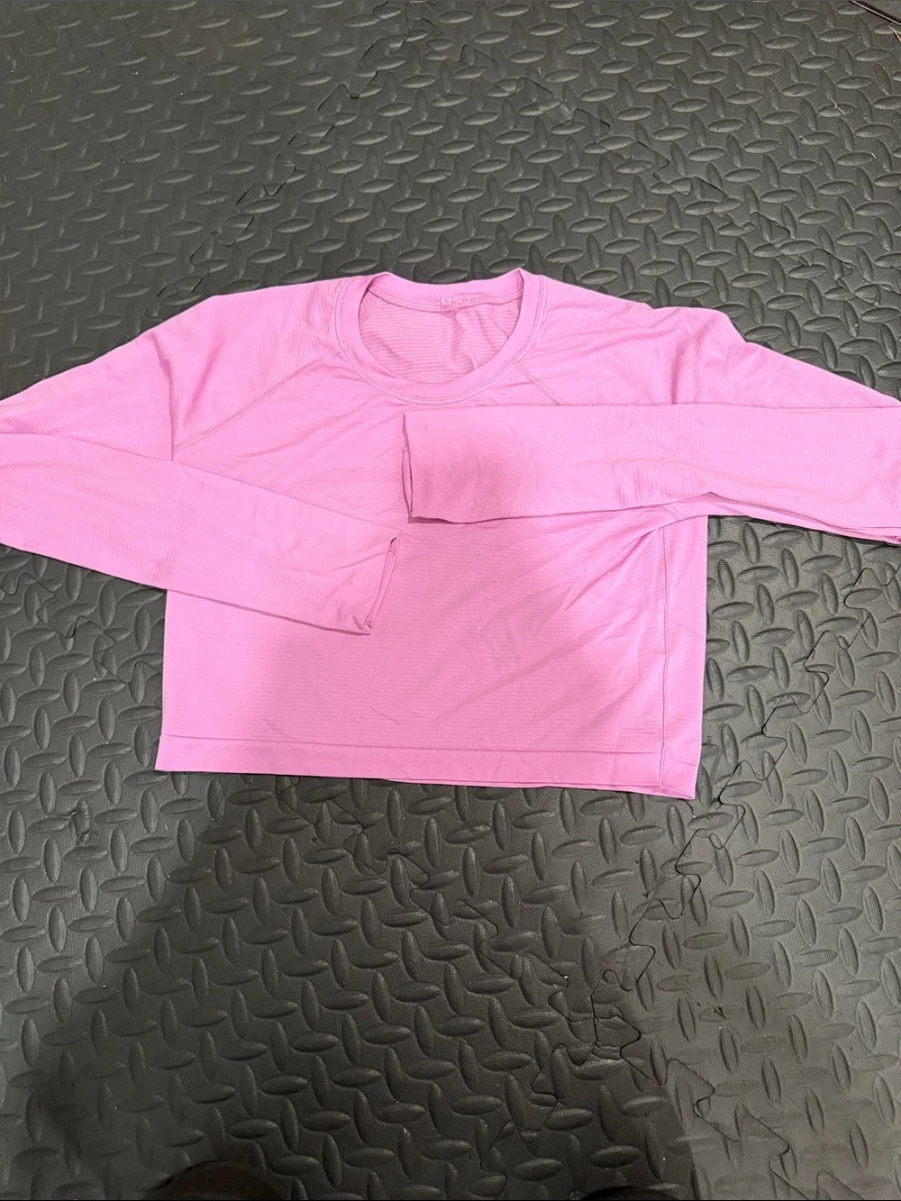 Women’s Pink Long-Sleeve Crewneck Crop Top